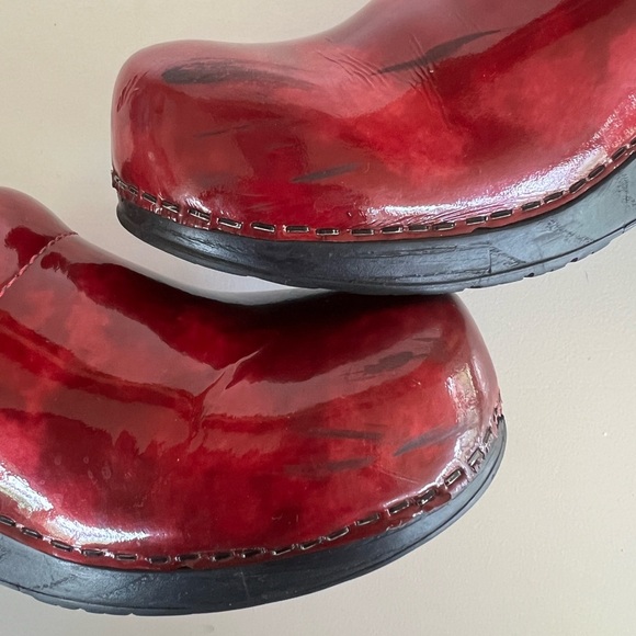 Sanita Women's Professional Ariana Mule Clog in Red Marbled Patent, size 41 - Picture 5 of 12